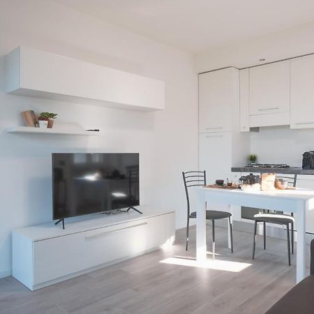 By The Lake Apartments - Smart Desenzano del Garda Zewnętrze zdjęcie