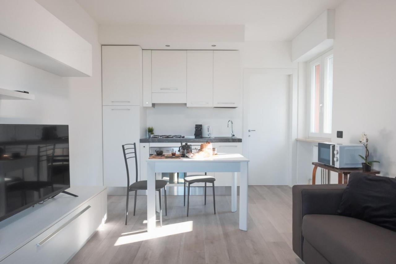 By The Lake Apartments - Smart Desenzano del Garda Zewnętrze zdjęcie