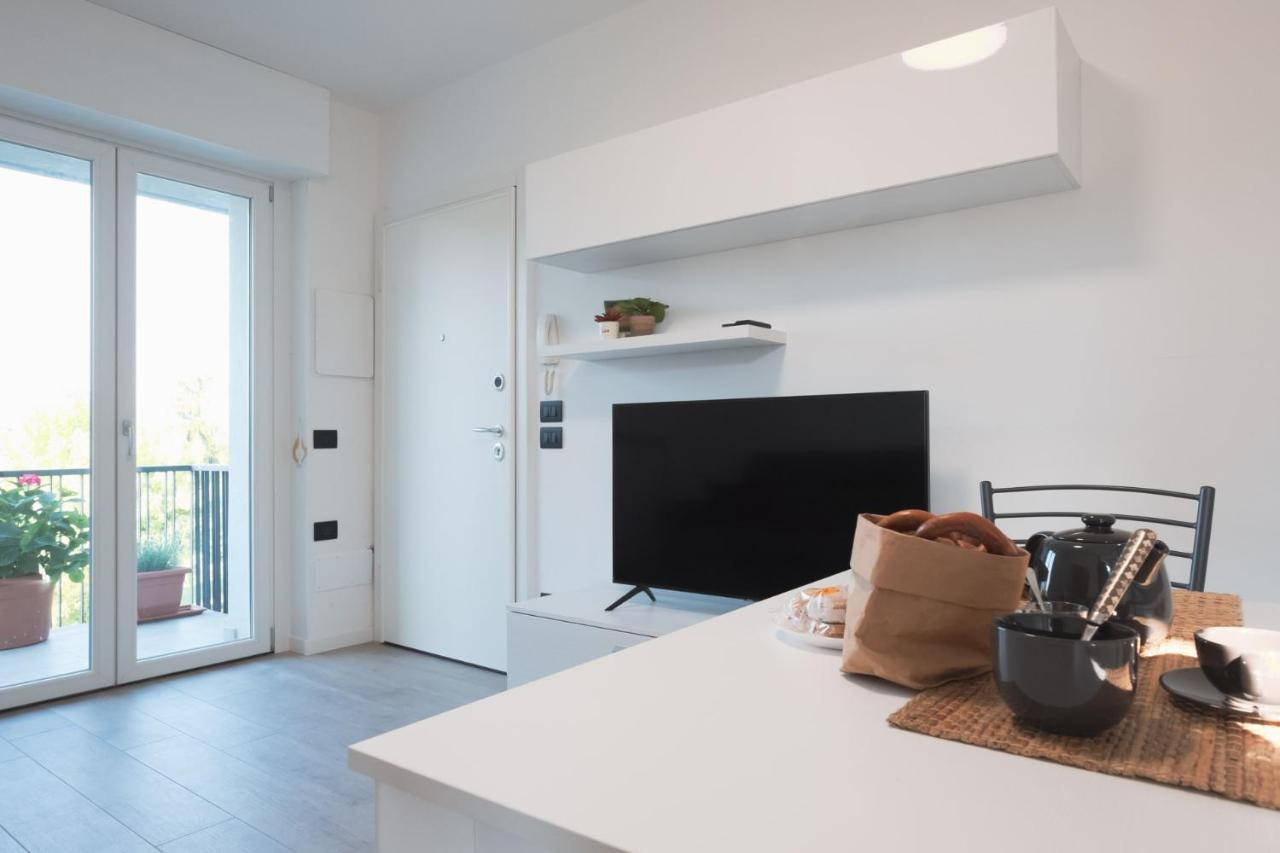 By The Lake Apartments - Smart Desenzano del Garda Zewnętrze zdjęcie