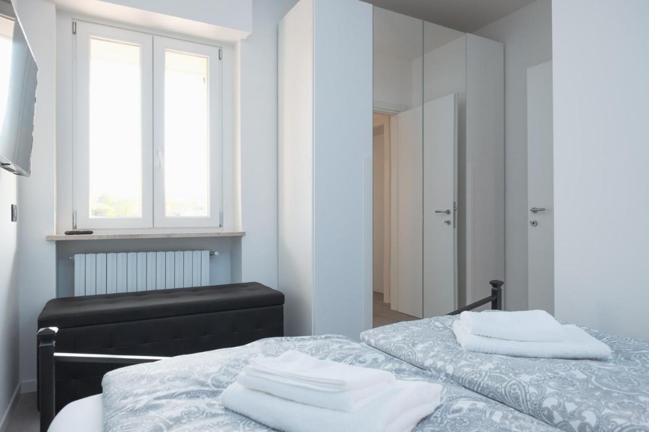 By The Lake Apartments - Smart Desenzano del Garda Zewnętrze zdjęcie